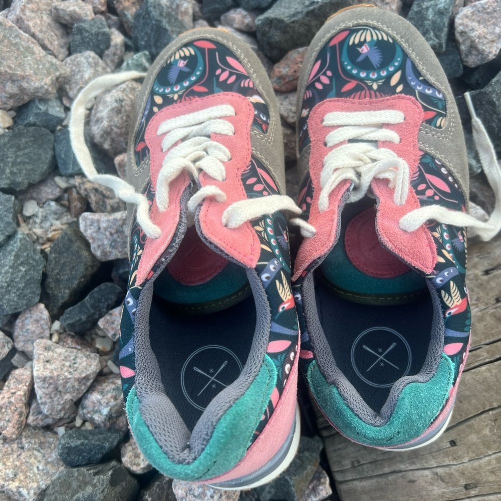 inkkas Olive Green and Gray Casual Lace-Up Sneakers - Picture 2 of 5